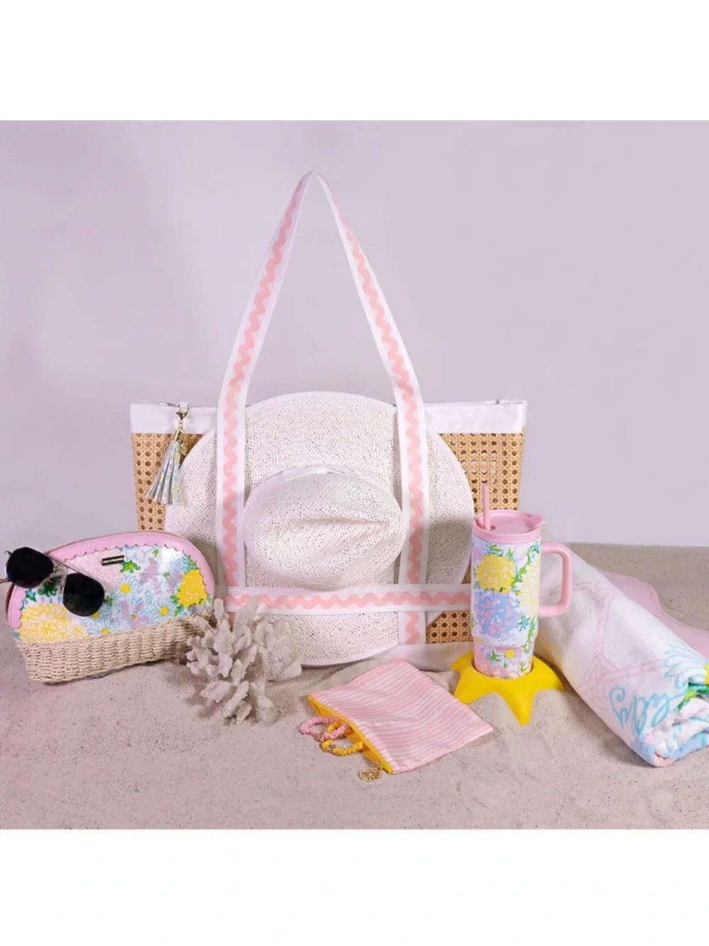 New Lilly Pulitzer Natural Woven Large Travel Tote with Pink & White Trim - Picture 6 of 13
